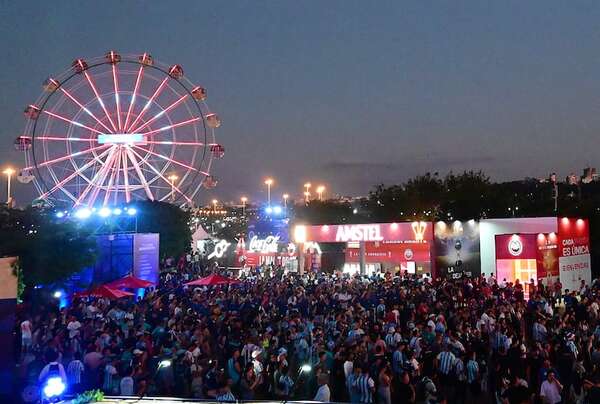 Amstel celebra el fútbol con miles de fanáticos en la Fiesta Sudamericana - Empresariales - ABC Color