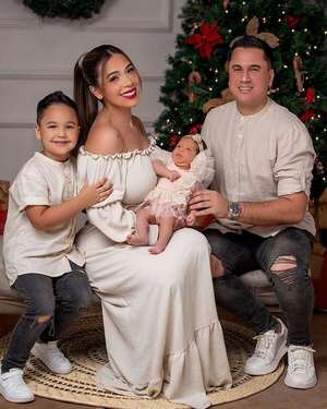 Male González y Jorge Ruiz Díaz posaron con sus hijos en la previa de la Navidad - Gente - ABC Color