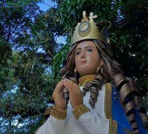 Video: instalan imponente escultura de la virgen de Caacupé en Tupãsy Ykuá - Nacionales - ABC Color