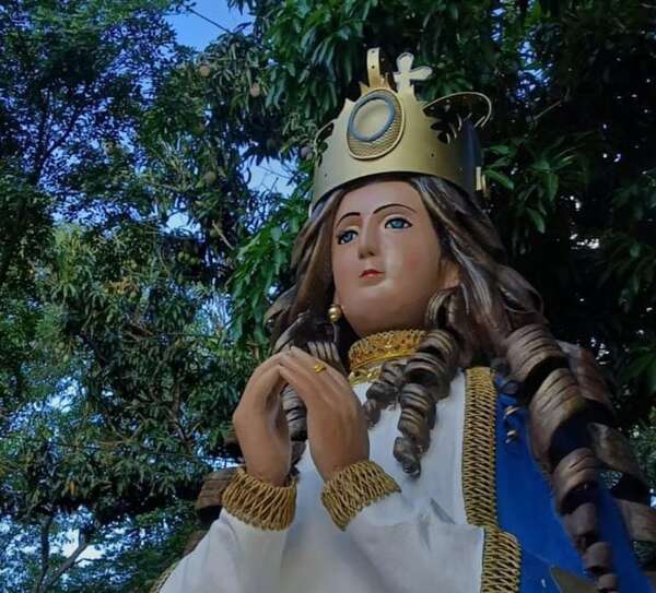Video: instalan imponente escultura de la virgen de Caacupé en Tupãsy Ykuá - Nacionales - ABC Color