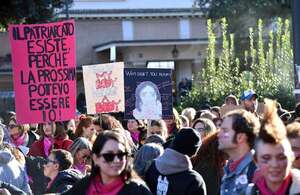 Miles de personas marchan en Roma contra la violencia machista - Mundo - ABC Color