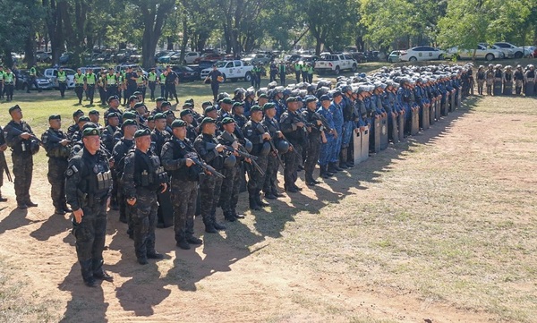 Acompañamiento militar durante traslado de equipos y seguridad en inmediaciones del estadio