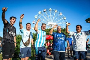 La SENATUR despliega y recibe elogios con el programa «Buen Anfitrión» para recibir a los hinchas de Racing y Cruzeiro • PARAGUAY TV