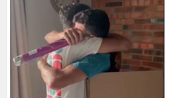 ¡Viajó desde Australia a Asunción para la final y sorprendió a su hermano y amigos!