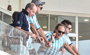 El actor Guillermo Francella está en La Nueva Olla alentando a su Racing