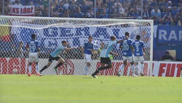 Baile de Racing al término de la primera mitad