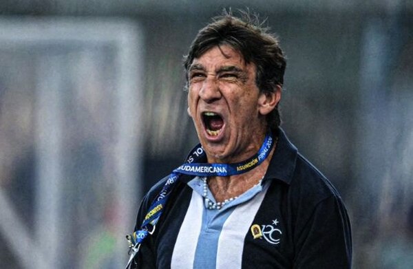Versus / Gustavo Costas baja su segunda estrella internacional