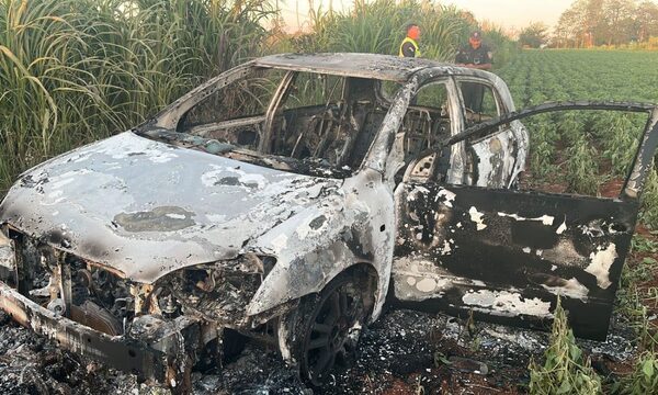 Hallan vehículo totalmente incinerado en Minga Guazú