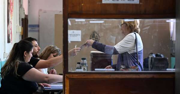 Diario HOY | Abren los centros de votación para segunda vuelta de elección presidencial en Uruguay