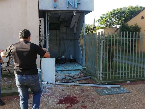 Asaltaron un cajero automático y robaron G. 630 millones en Sapucái - Policiales - ABC Color
