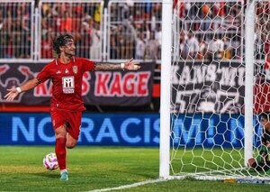 Versus / Doblete paraguayo en la exótica Liga de Indonesia 