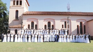 Boda comunitaria: Se conocieron en el micro y ahora están casados
