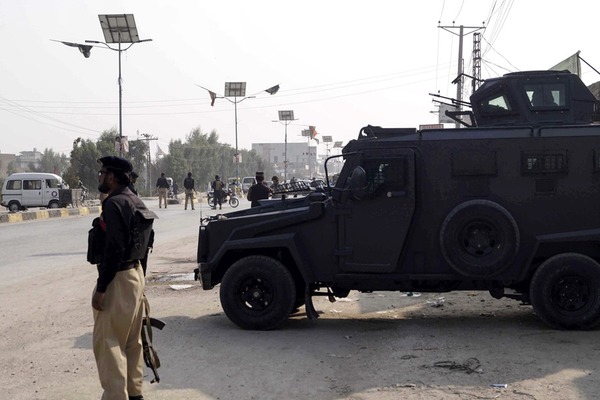 Enfrentamientos sectarios dejan 35 muertos en Pakistán - 1000 Noticias