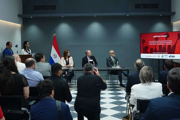 Gobierno pone a disposición fondos para estudios de posgrados en el exterior - 1000 Noticias
