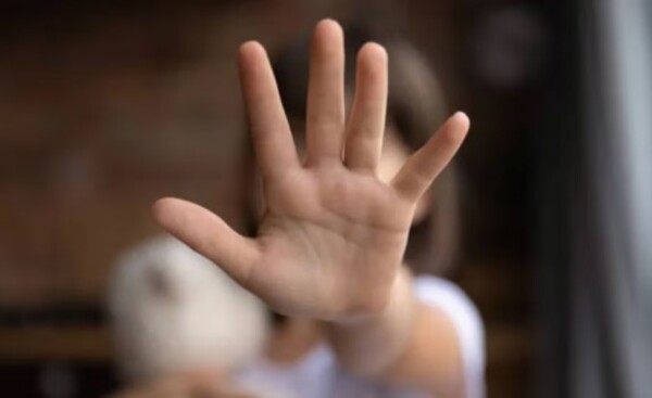 Imputan a mujer por abuso sexual de su hija de 6 años