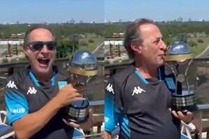 “Hermosa mañana”: el saludo de Guillermo Francella junto con la Copa Sudamericana