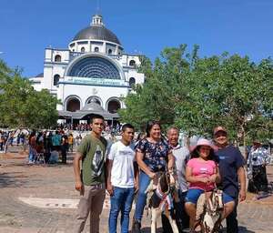 La concurrencia de peregrinos es cada vez mayor en Caacupé y las atracciones alegran a los visitantes - Nacionales - ABC Color