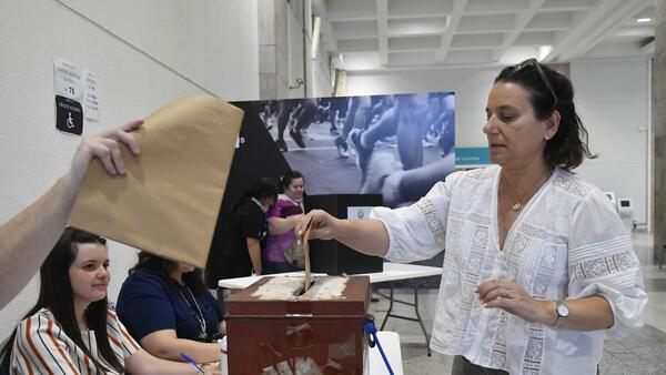 Más del 65 % de los uruguayos habilitados ya votaron en los comicios presidenciales