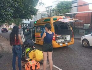 Motociclista sufre lesiones en accidente