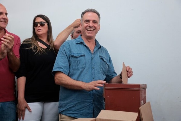 Yamandú Orsi es el virtual nuevo presidente de Uruguay