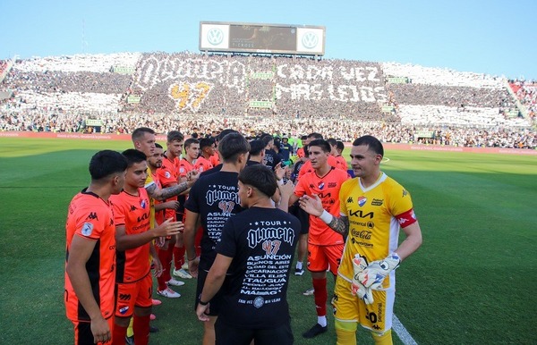 Olimpia recibe la Copa con un empate frente a Nacional