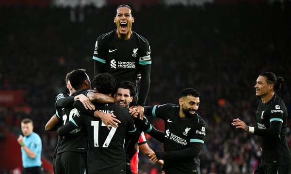 Liverpool remonta y saca ventaja de ocho puntos al Manchester City - Fútbol Internacional - ABC Color