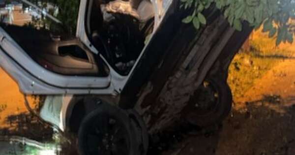 Diario HOY | Camioneta volcó tras chocar contra montículo de arena