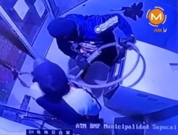 Roban cajero automático del BNF un día después de ser cargado · Radio Monumental 1080 AM