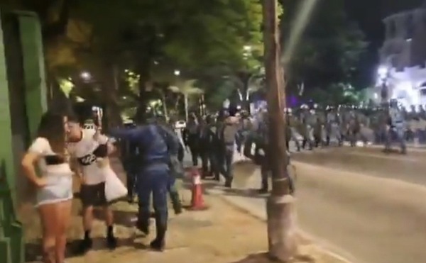 Abuso policial: hinchas del Olimpia fueron agredidos sin razón
