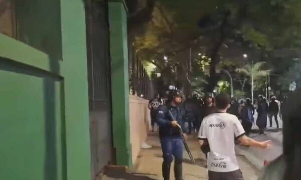 Identifican al policía que golpeó a un hincha: “Siento vergüenza”, dice el jefe de la Agrupación – Prensa 5