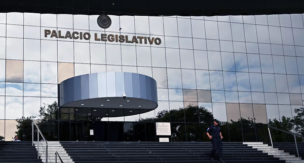 Privilegios parlamentarios contrastan con pobreza