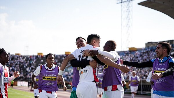 Hat-trick de Alex Arce en Ecuador