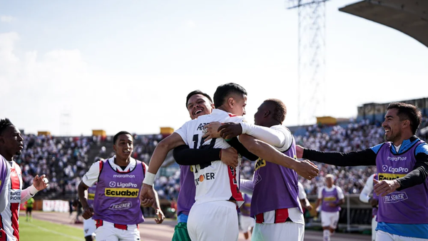 Hat-trick de Alex Arce en Ecuador