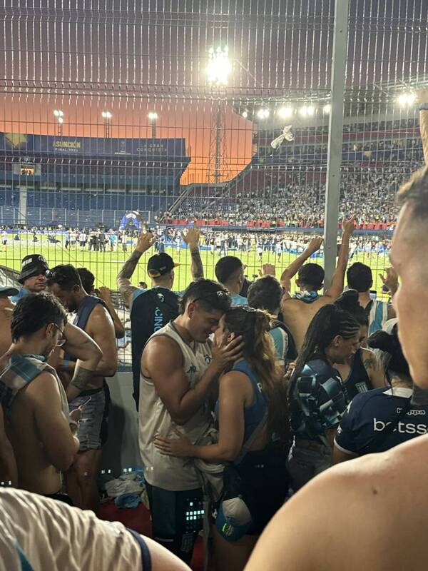 Más allá de la pasión por el fútbol está el amor ¡en las canchas!: ¿se casan en Paraguay?