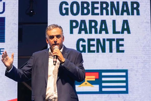 MUNDO | Yamandú Orsi gana el balotaje y la izquierda regresa al poder en Uruguay