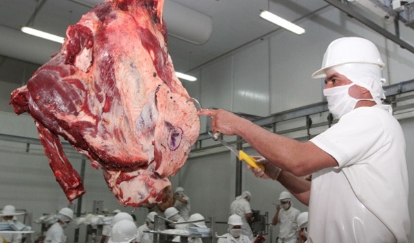Cadena francesa de supermercados Carrefour anunci贸 que no vender谩 m谩s carne de pa铆ses del Mercosur