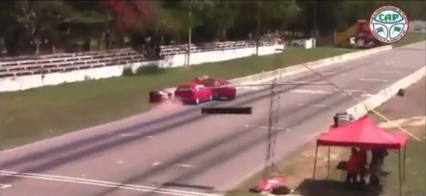 Accidente en el ex-Aratirí deja automóviles destruidos