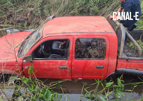 HALLAN CAMIONETA EN UNA CUNETA, DEL CONDUCTOR NADA SE SABE