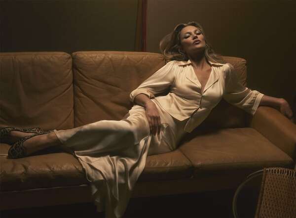 La ex supermodelo Kate Moss presenta su colección cápsula: versátil y transgeneracional - Estilo de vida - ABC Color