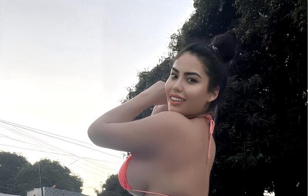 (VIDEO) ¿Flor Maldonado carga con la nueva cola del verano?