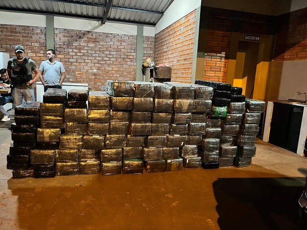 Más de 1,5 toneladas de marihuana incautadas en operativo en Puente Kyha - ADN Digital