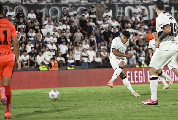 Olimpia celebra su coronación en una fiesta inolvidable