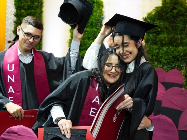UNAE celebró cinco emotivos actos de graduación en Encarnación y Colonias Unidas