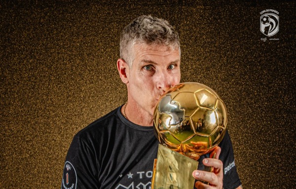 El campeón Martín Palermo extiende su vínculo con Olimpia hasta el 2026 - Unicanal