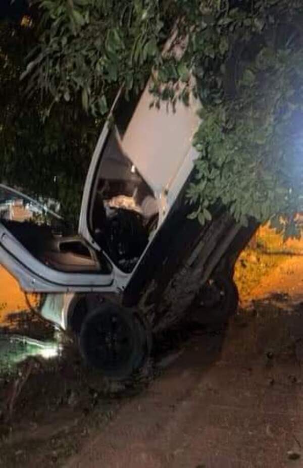 (VIDEO) Hijo de “Ña pira caldo” subió y atropelló una muralla con todo y vehículo