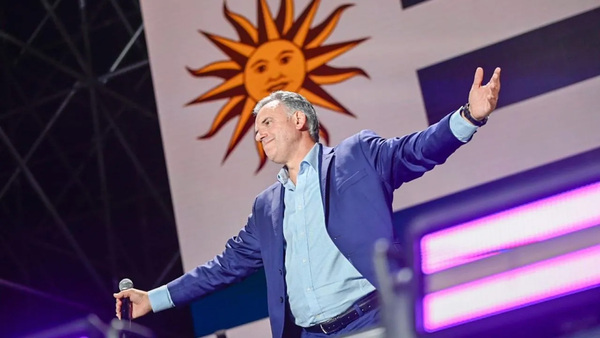 Uruguay refuerza su democracia con la victoria de Orsi