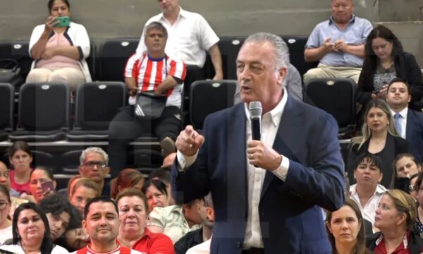 Fenómeno Alfaro: el DT de la Albirroja habló a docentes sobre perseverancia y utopías