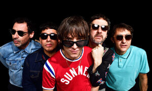 ¡El grupo “Turf” llega para cantar en medio de la gran final de rugby!