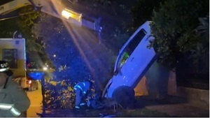 Hijo de diputado e intendenta choca montículo y muralla en Mariano Roque Alonso