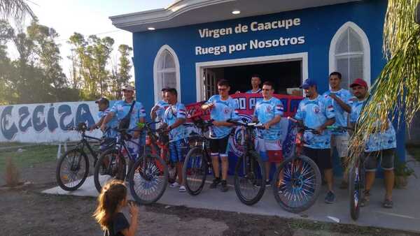 Paraguayos pedalean por la fe desde Argentina hasta Caacupé